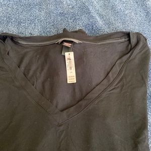 Victoria’s Secret V neck t-shirt NWT